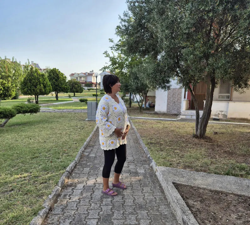 Handmade Crochet Kimono with Daisy Flower Motif